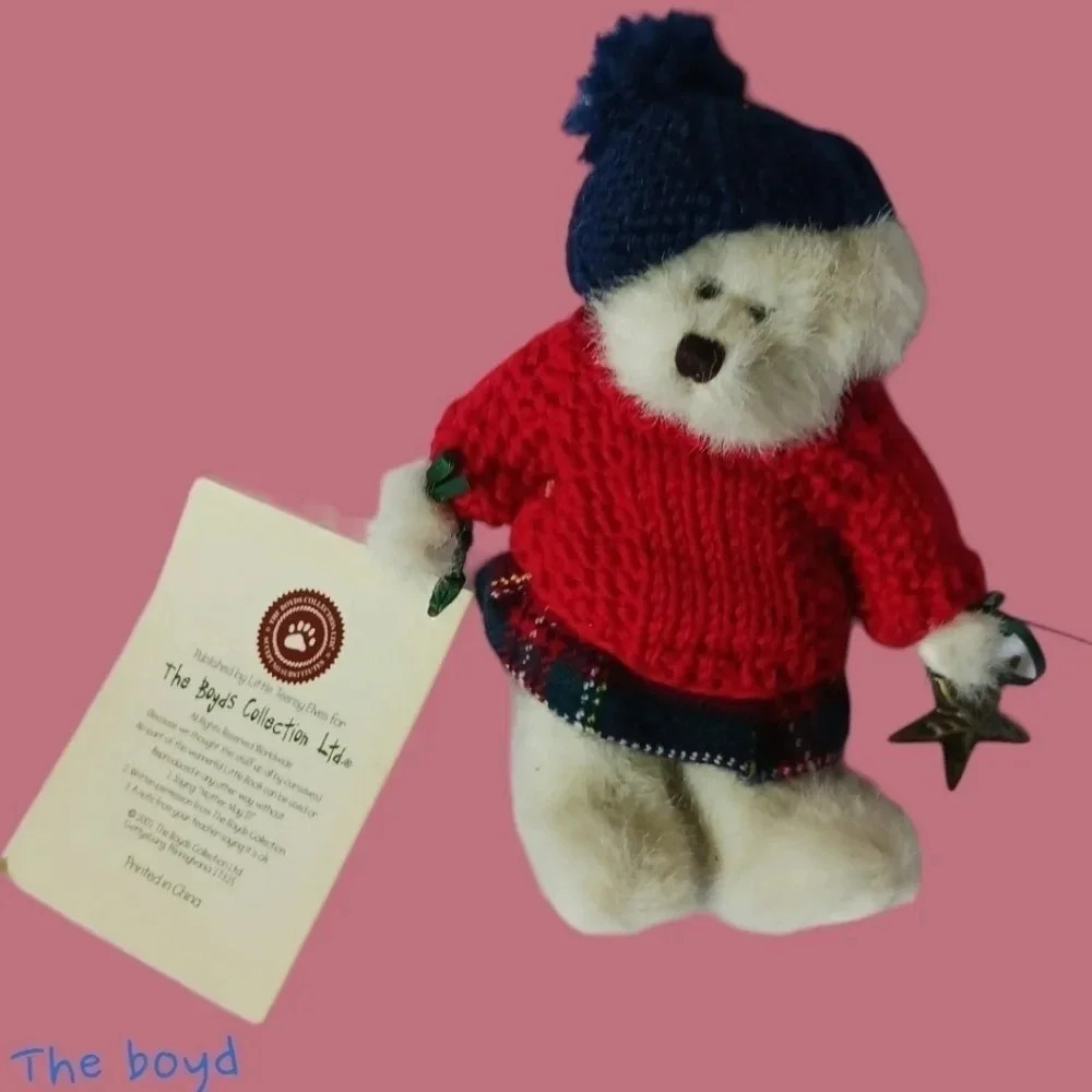The boyd baby plush mae wishkabible holding star in his hand 6.5" tall
